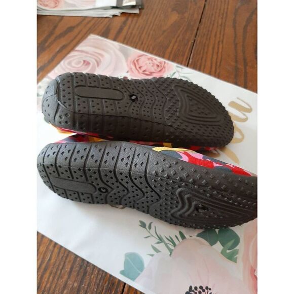 New Kids 11.5 28 Red Pink Grey Camo Hook Loop Water Shoes Quick Dry Pool Beach - Picture 3 of 3